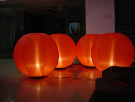 Leucht-Inflatable als Kegel inkl. LED Beleuchtung